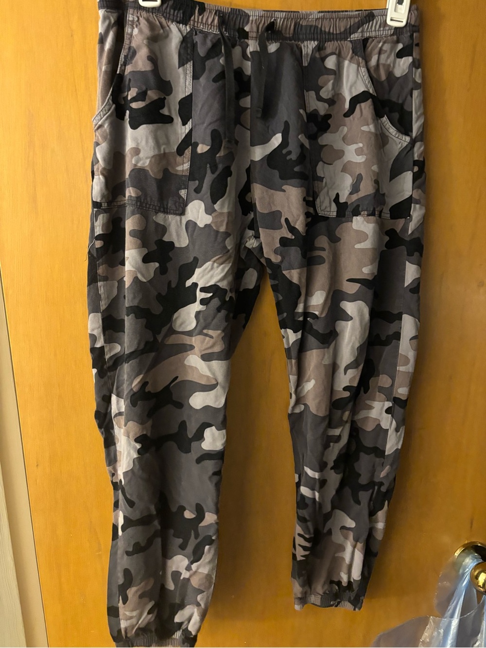 O'Neill Men's Gray & Black Camo Cargo Pants